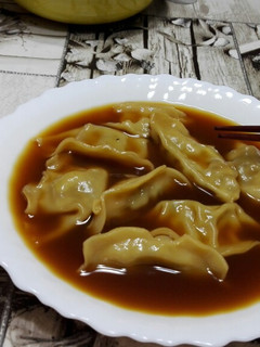 Una foto de Sopa gyozas