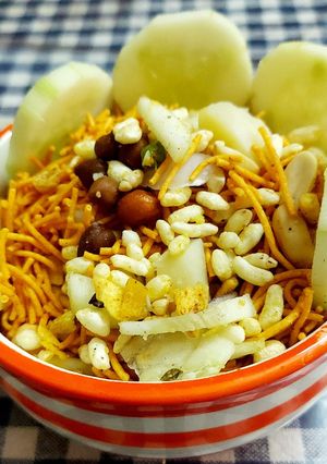 মশলা মুড়ি (Mashala muri recipe in Bengali) রেসিপির প্রধান ছবি