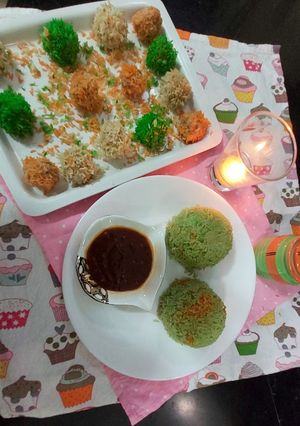 A picture of SteamChicken rice flawar with boil rice and shazwan chili sauce.