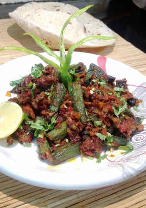 A picture of Bhindi masala desi style | How to make Bhindi masala desi style.
