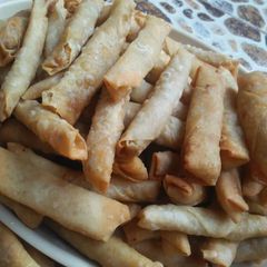 A picture of Crispy sprig rolls.