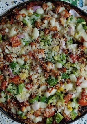 A picture of Keto Pizza, Base with Cauliflower & 🍄.
