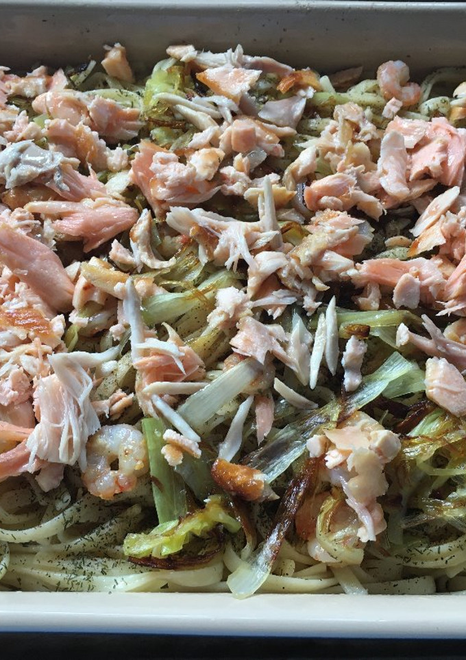 Una foto de 135. Tallarines con salmón y gambas