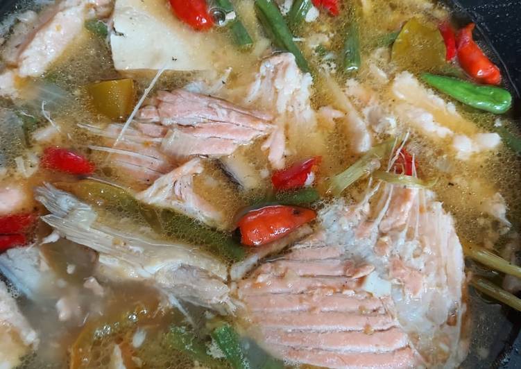 6 Resep: Sup Kepala Ikan Salmon Kekinian
