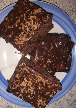 A picture of Bannana and chocolate moose cake.