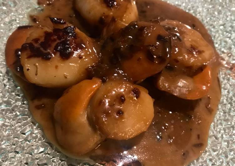 Voici la recette Noix de saint Jacques truffés spécial