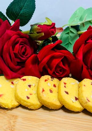 કરાચી કુકીઝ(karachi cookies recipe in gujarati) રેસીપી મુખ્ય ફોટો