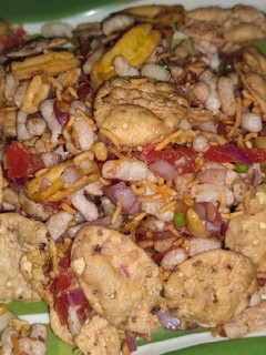 चटपटी भेल पूरी (Chatpati bhel puri recipe in Hindi) रेसिपी मुख्य फोटो