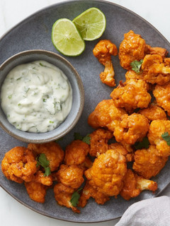 Foto de NUGGETS DE COUVE-FLOR NA AIR FRYER COM MOLHO BUFFALO