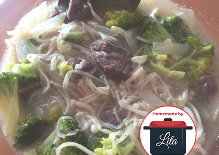 Bagaimana Menyiapkan Sapi saus tiram cah brokoli enoki lezat sehat #homemadebylita yang Sempurna