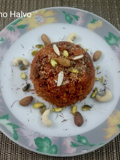 ગાજર નો હલવો (Gajar Halwa Recipe In Gujarati) રેસીપી મુખ્ય ફોટો