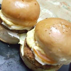A picture of Fusion Cheese Burger.