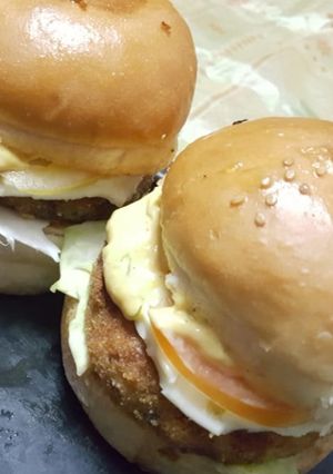 A picture of Fusion Cheese Burger.