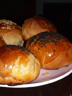 Una foto de Bollos rellenos de queso crema y manchego