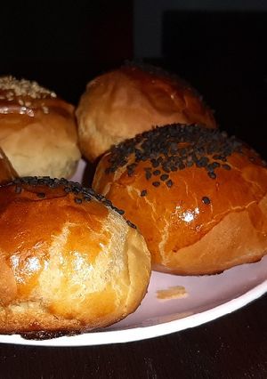 Una foto de Bollos rellenos de queso crema y manchego