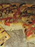 Pan Focaccia con cebolla, pimiento y romero