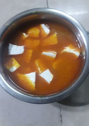 A picture of Matar paneer.