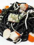 Spaghetti negro con gambas, gulas y chaca