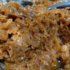 A picture of Caramelized onions.