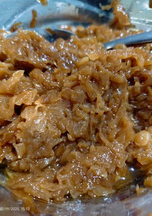 A picture of Caramelized onions.