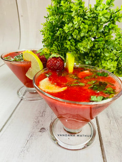 स्ट्रॉबेरी मॉकटेल (Strawberry Mocktail recipe in Hindi) रेसिपी मुख्य फोटो