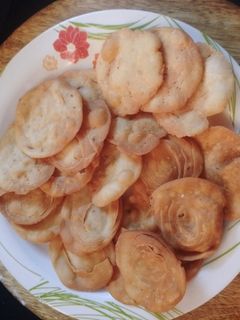 ફરસી પૂરી (Farsi Poori Recipe In Gujarati) રેસીપી મુખ્ય ફોટો