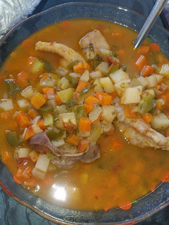 Una foto de Sopa de verduras con pollo