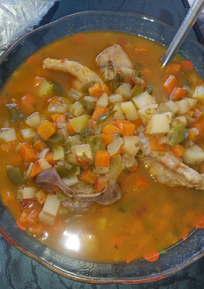 Una foto de Sopa de verduras con pollo