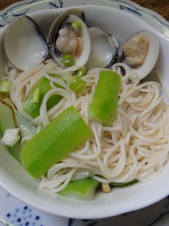 蛤蜊絲瓜拌麵 的食譜成品照片