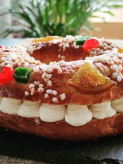 Una foto de Roscón relleno de nata o cabello de ángel