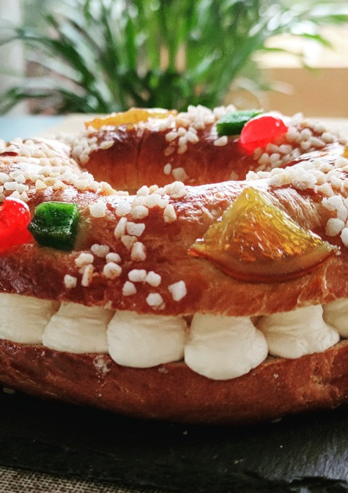 Una foto de Roscón relleno de nata o cabello de ángel