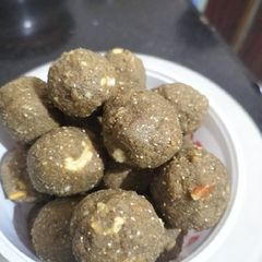 A picture of Bjra laddu.