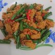 Tumis pedas oncom kacang panjang