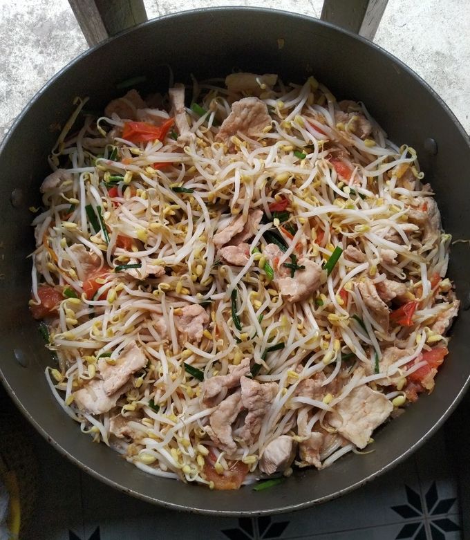 Hình của món Thịt bò xào giá sốt cà chua 🥘.