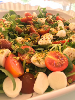 Una foto de Ensalada facilísima y fresquita con pistachos
