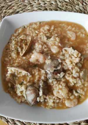 Foto principal de Arroz caldoso con almejas y gambas