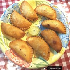 A picture of Chicken moon samosa.