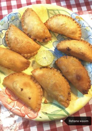 A picture of Chicken moon samosa.
