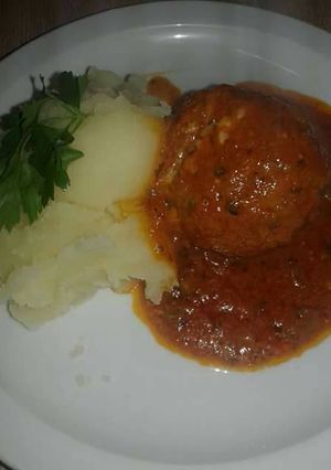 Una foto de Albondiga rellenas con puré de papas