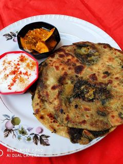 बथुआ का पराठा (Bathua ka paratha recipe in hindi) रेसिपी मुख्य फोटो