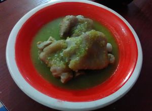 Una foto de Patitas de 🐷 en salsa verde