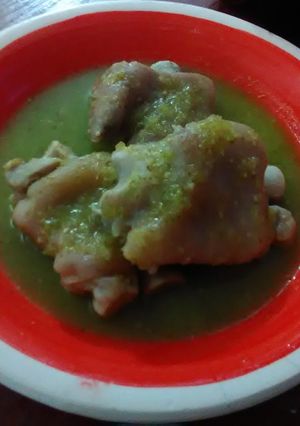 Una foto de Patitas de 🐷 en salsa verde
