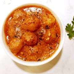 A picture of Panch Phoron Potato Tomato Curry.