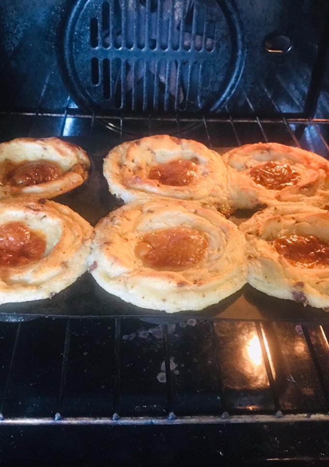 Una foto de Puré de papas amoldado con queso