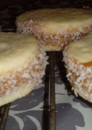 Una foto de Alfajores de maicena... Masa vegana