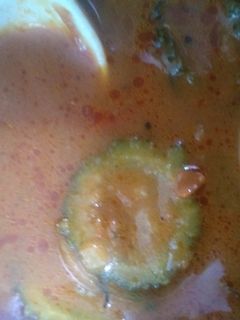 பாகற்காய் மீன் குழம்பு (Paakarkaai meen kulambu recipe in tamil) செய்முறை முக்கிய புகைப்படம்