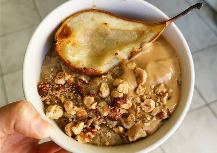 Porridge healthy poire peanut butter et noisettes