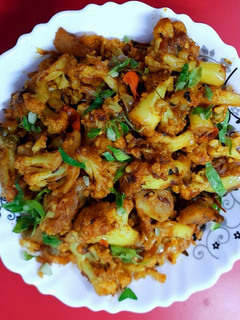 आलू गोभी की सब्जी (aloo gobi ki sabzi recipe in Hindi) रेसिपी मुख्य फोटो