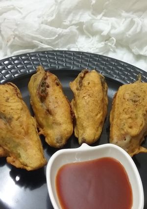 A picture of Rajasthani Mirchi vada.
