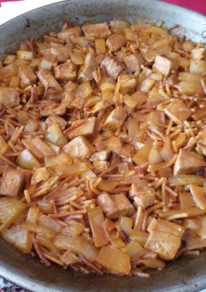 Una foto de Fideos tostados con atún